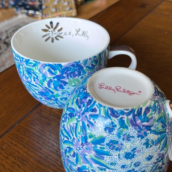 Set of 2 Lilly Pulitzer Mugs - Picture 2 of 8